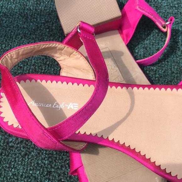 American Eagle Electric pink sandals with ruffles - Picture 8 of 8